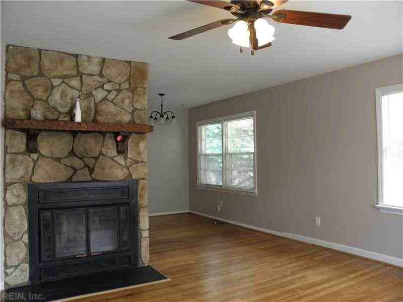 4 Lakeview Dr - Photo 2 of 8