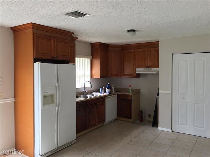 6712 NW 27th St - Photo 2 of 4