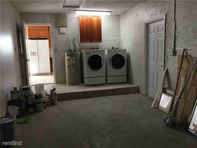 6712 NW 27th St - Photo 3 of 4