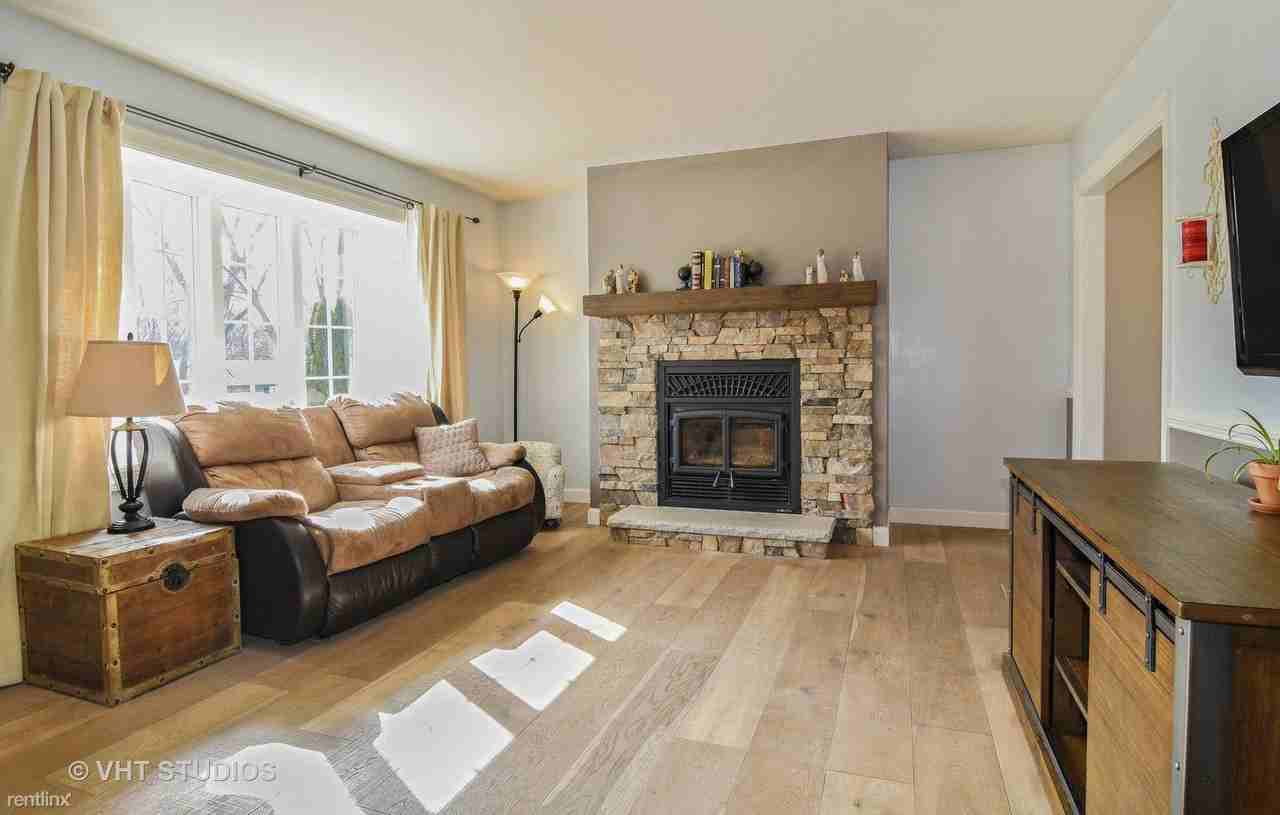 21304 W Highland Dr - Photo 2 of 10