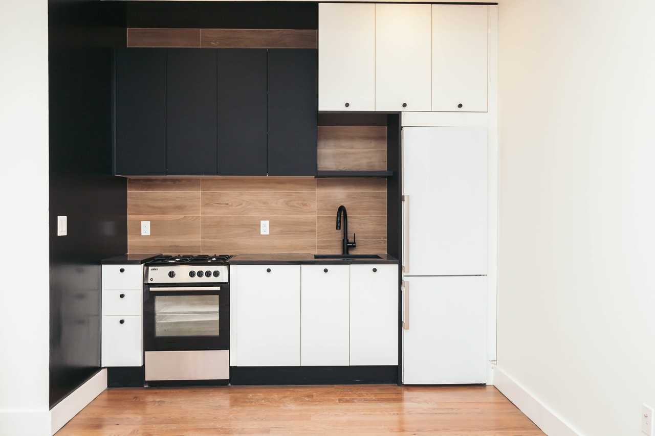 406 Cornelia Street #14AM