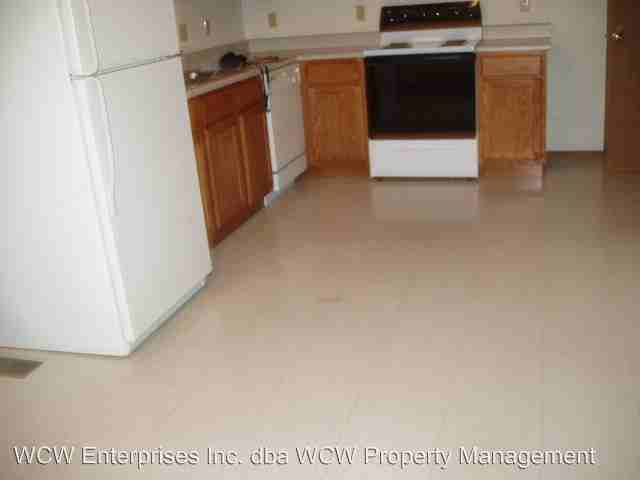 221 Center Dr - Photo 2 of 11