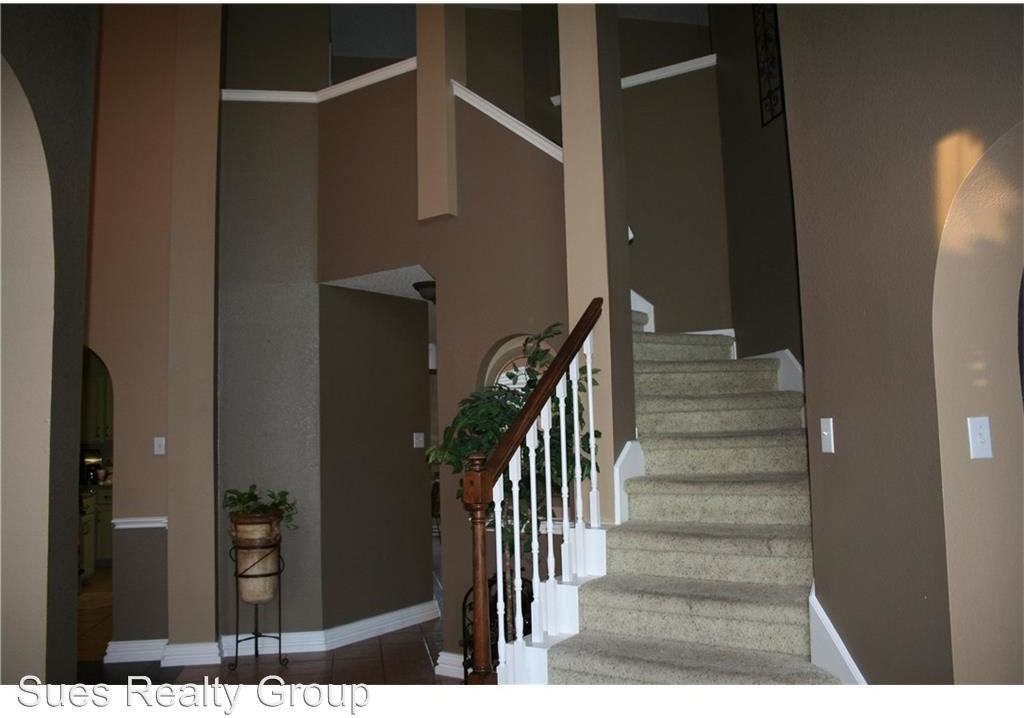 1035 Fireside Dr - Photo 2 of 19