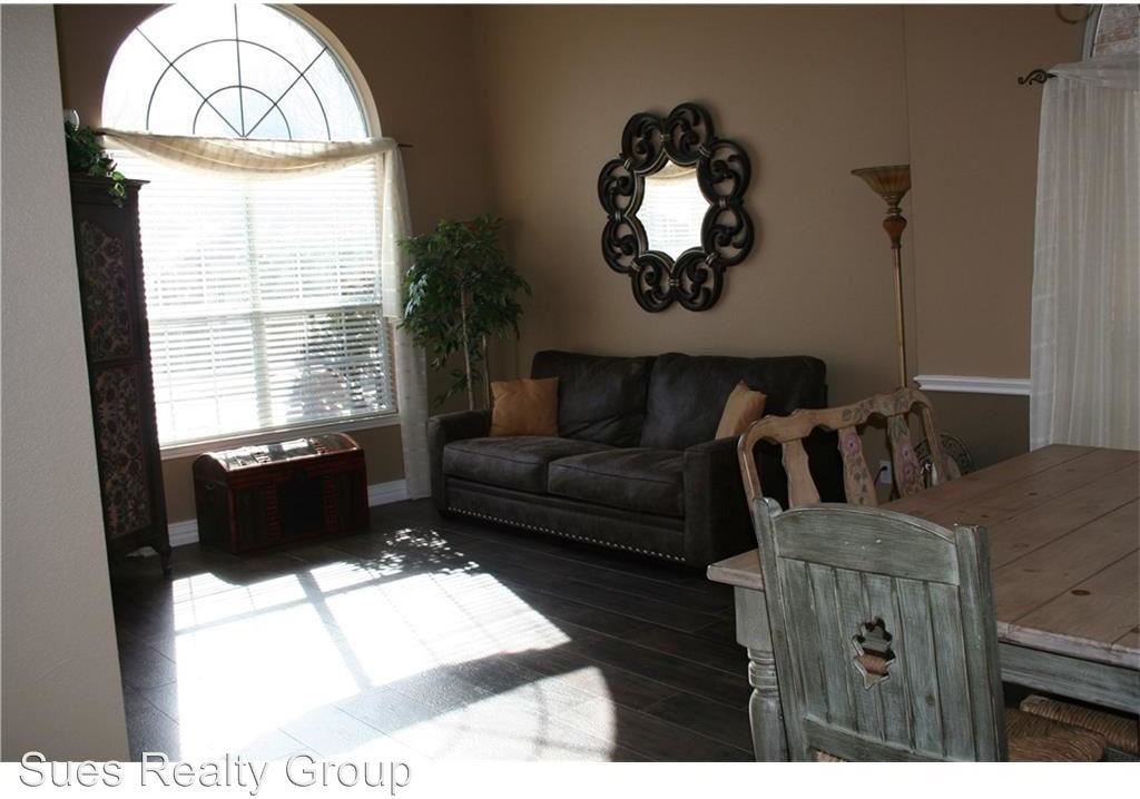 1035 Fireside Dr - Photo 3 of 19