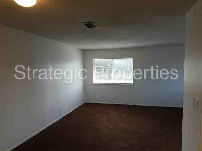 207 Tiffany Dr E - Photo 2 of 21