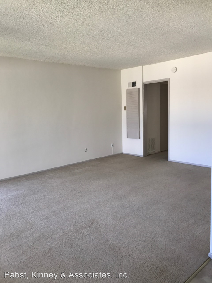 1406 SOUTH CITRUS AVENUE - Photo 3 of 8