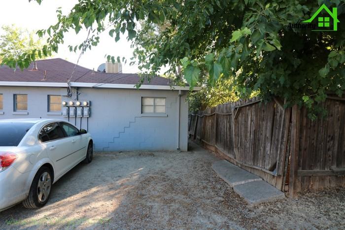 1930 Tenth St - Photo 2 of 11