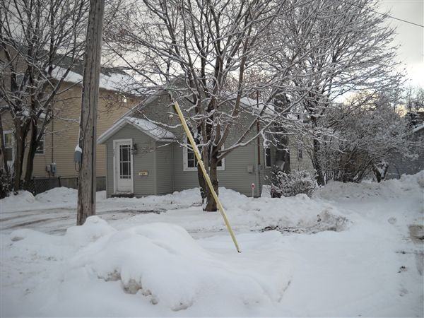 727 Peck St - Photo 2 of 6