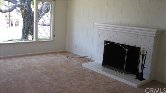 611 St James Pl - Photo 3 of 18