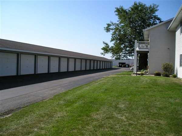 Country Villa ApartmentHomes Apartments 221 Seippel Blvd, Beaver Dam