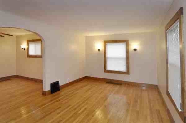 1010 Vassar Dr - Photo 2 of 10