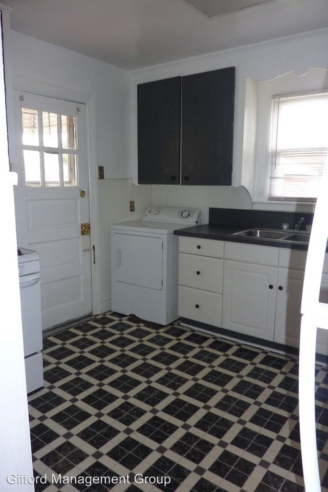 984 Albert Ave - Photo 3 of 20