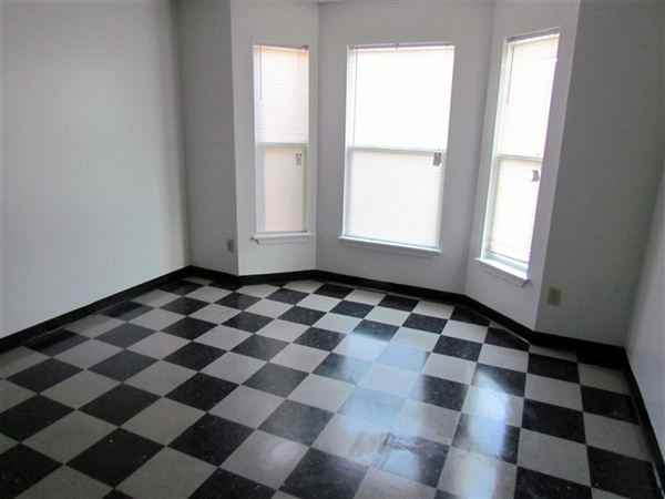 Broadway Place Apartments - Photo 3 of 4