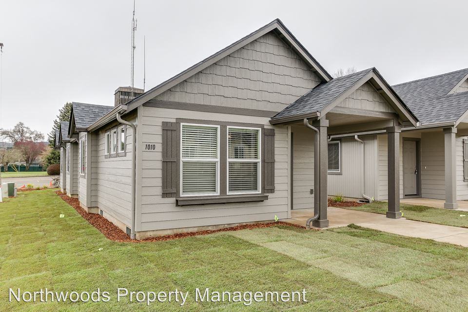 1026 S 2nd St - Photo 3 of 15