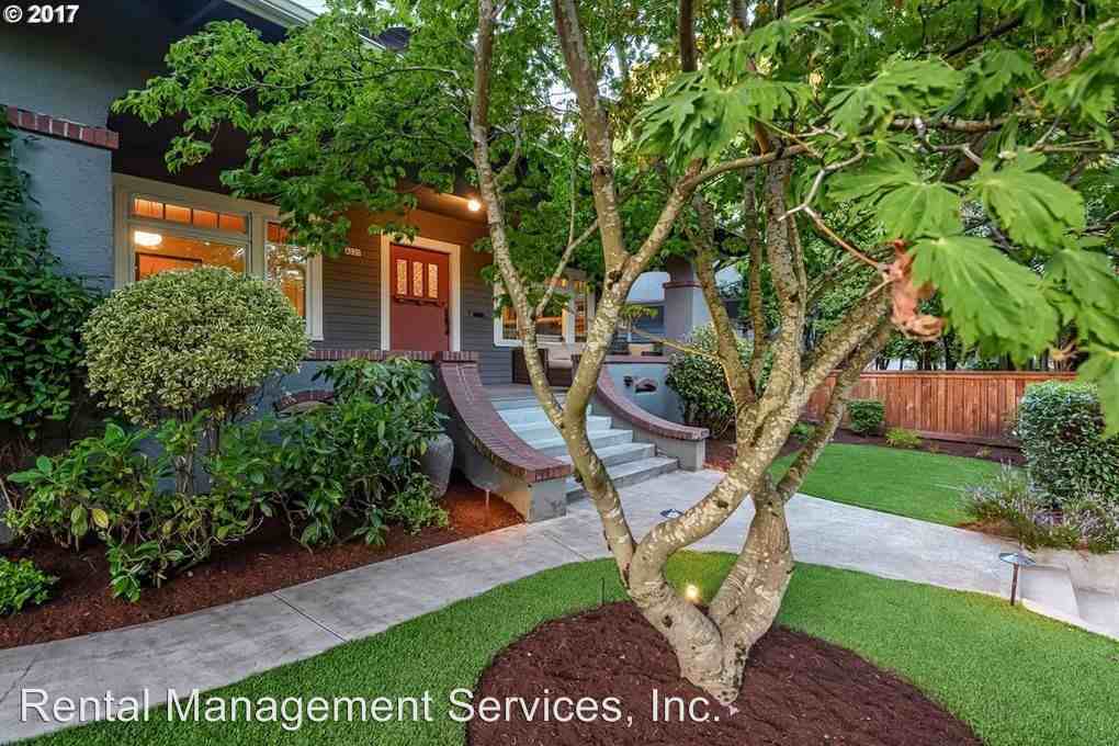 4225 NE Couch St - Photo 2 of 32