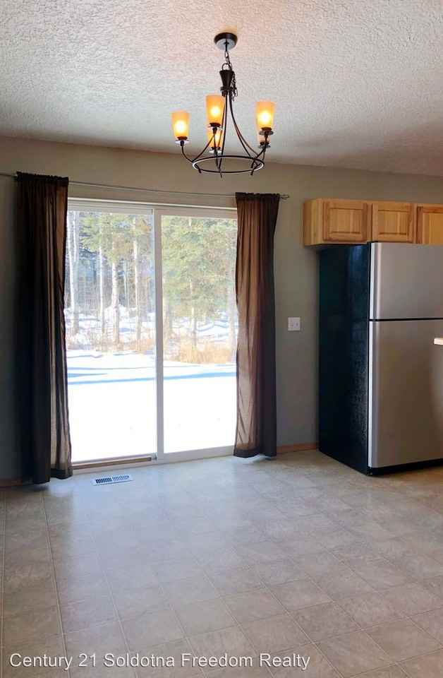 34075 Matanuska St - Photo 2 of 3