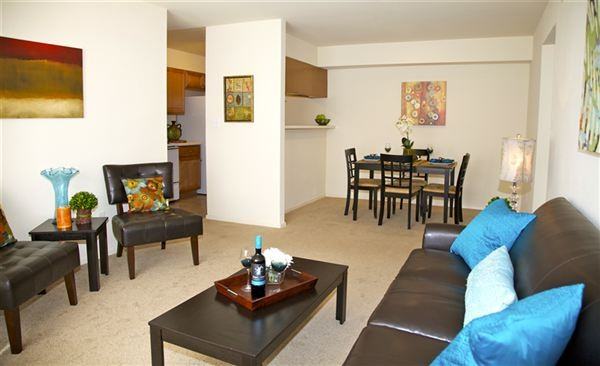 Rolling Oaks Apartments - Photo 2 of 7