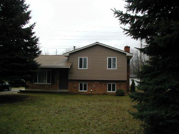 2260 Commonwealth Ave - Photo 2 of 5
