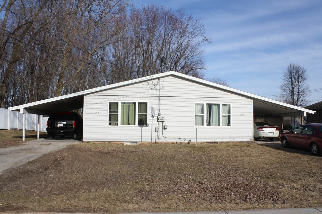 1206 Cardinal Ln - Photo 3 of 3