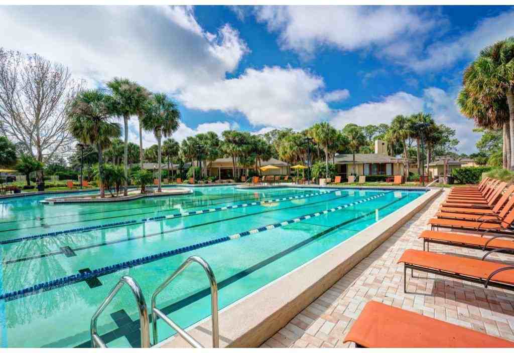 Villages of Baymeadows Apartments 7915 Baymeadows Cir E, Jacksonville