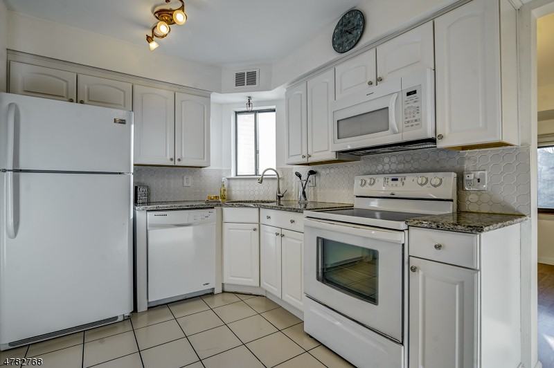 3105 Revere Ct - Photo 3 of 20
