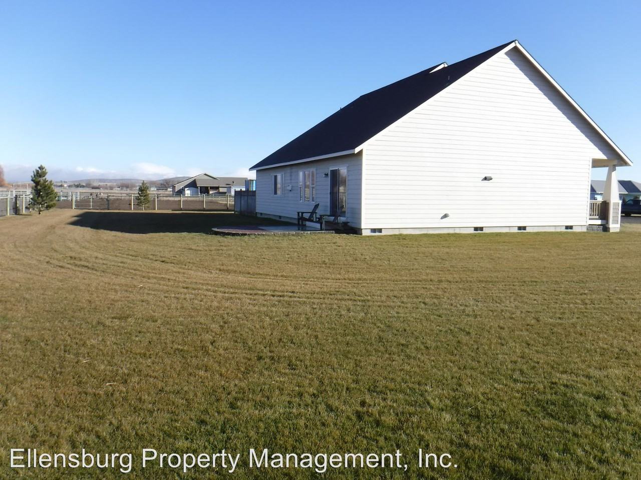 2172 Fairview Rd - Photo 3 of 17