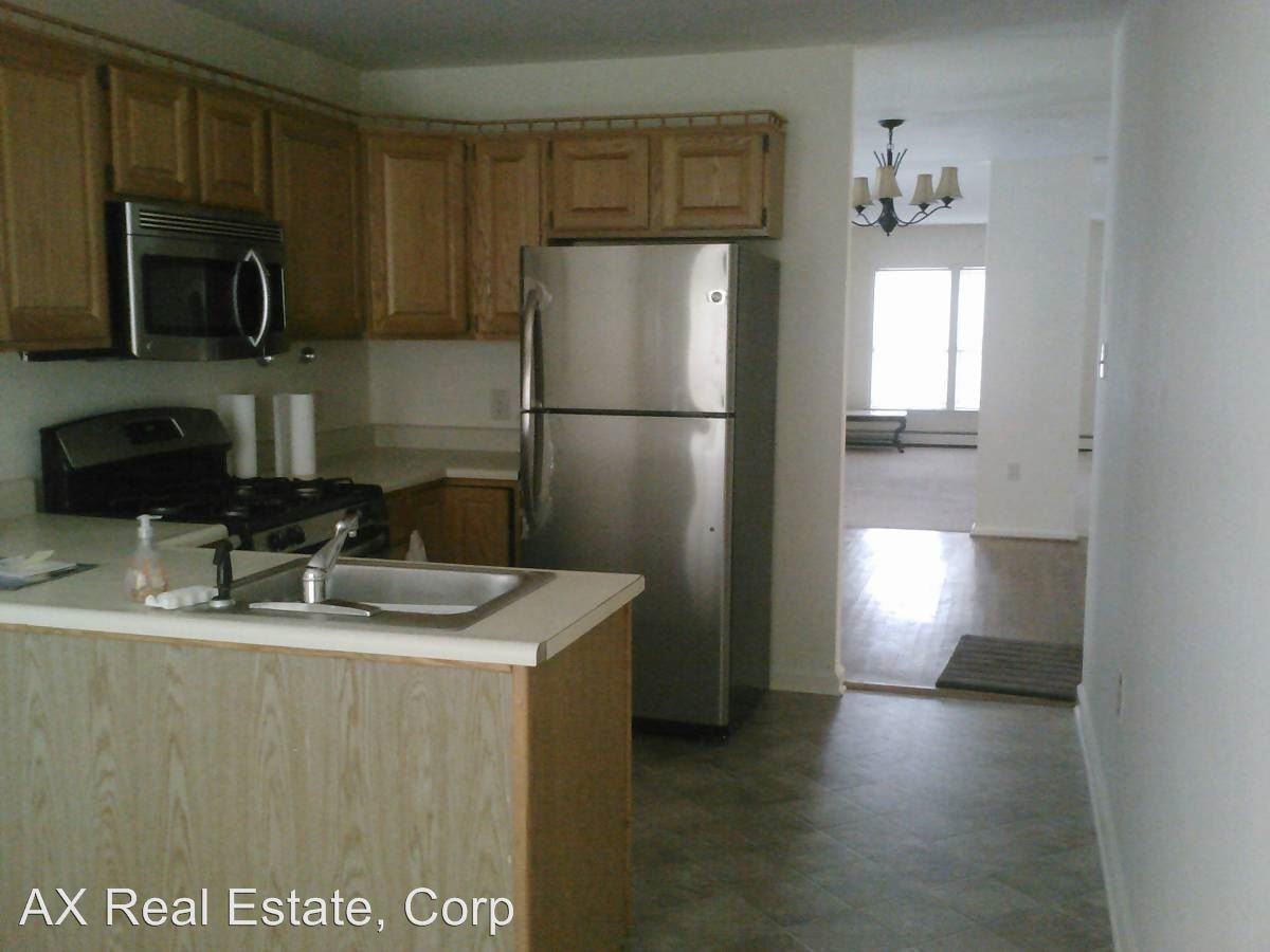 176 Lake Ave - Photo 2 of 6