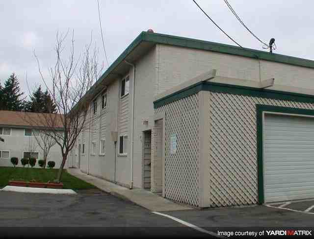 Manhattan Apartments - Photo 2 of 4