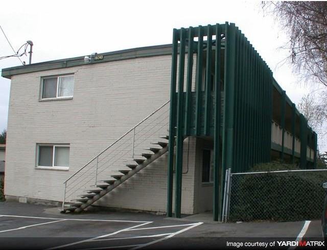 Manhattan Apartments - Photo 3 of 4