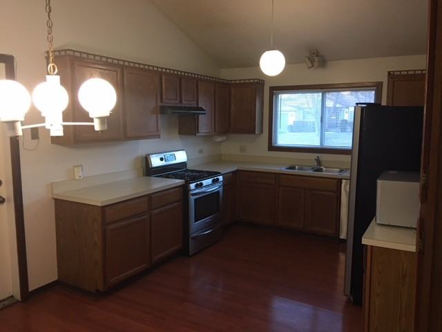 1124 Wishing Well Ln - Photo 2 of 4