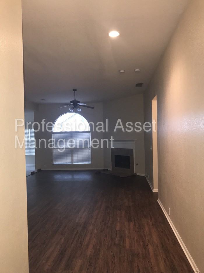 10332 Tadpole Dr - Photo 2 of 9