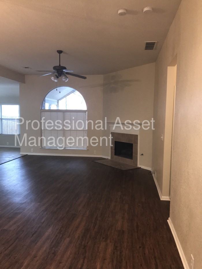 10332 Tadpole Dr - Photo 3 of 9