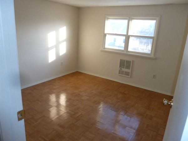 129 Station Rd - Photo 2 of 3