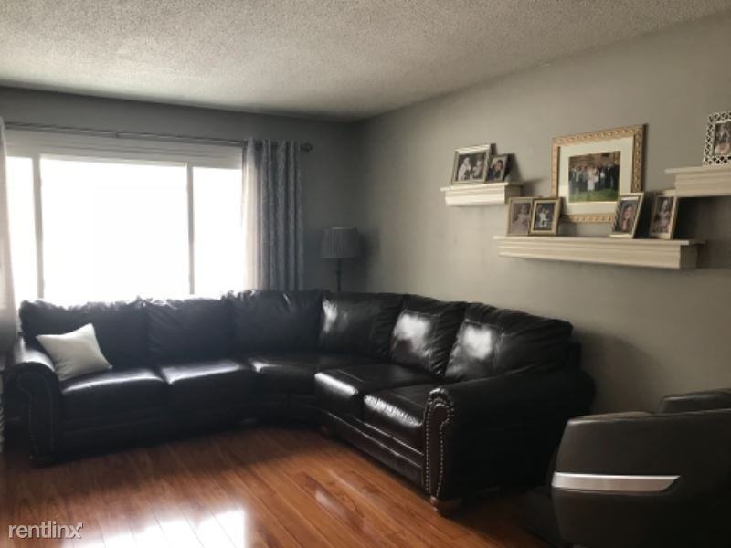 7541 Banning Way - Photo 2 of 10