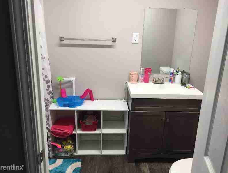 902 S Walnut St - Photo 2 of 11