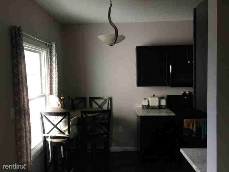 902 S Walnut St - Photo 3 of 11