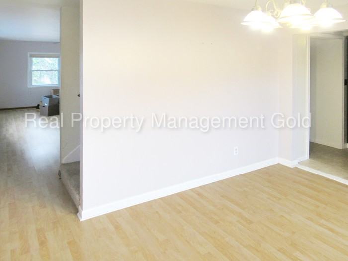 49669 Bayne Rd - Photo 3 of 26