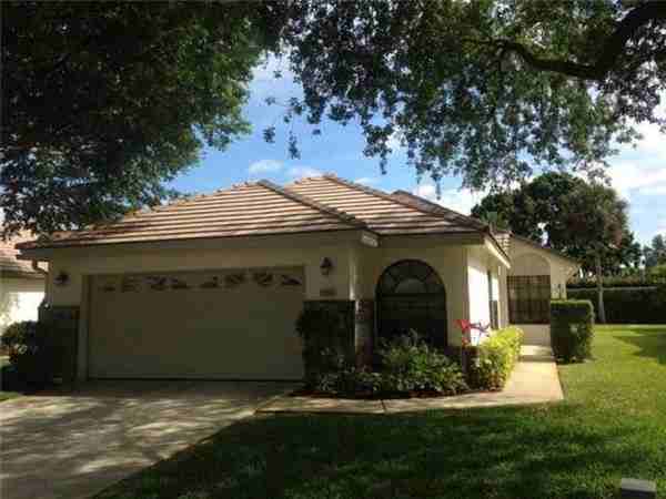 4500 Sherwood Forest Dr - Photo 2 of 5