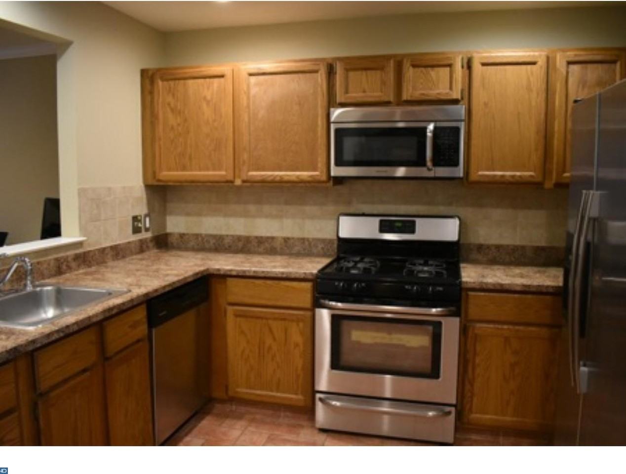 1605 Lakeview Cir - Photo 3 of 6