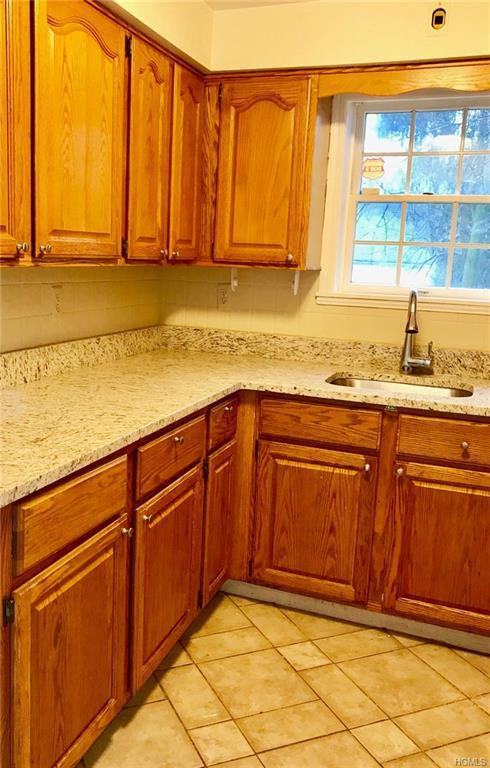 75 Suffern Ln - Photo 2 of 15