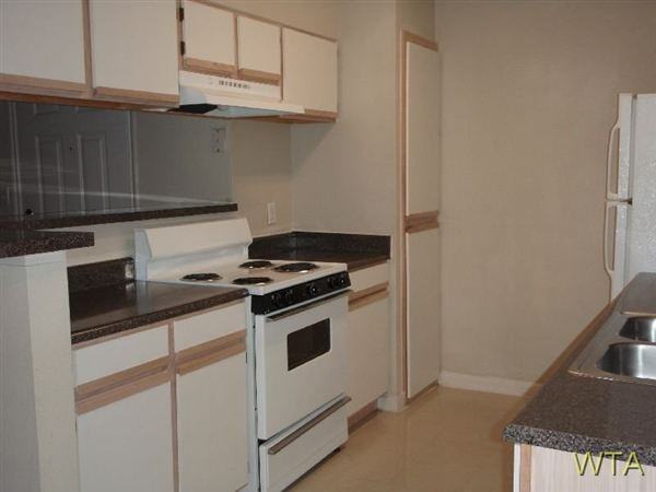 1604 & Pat Booker - Photo 3 of 3