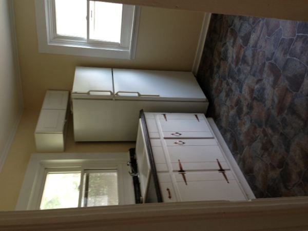 901 Uhles St - Photo 2 of 8