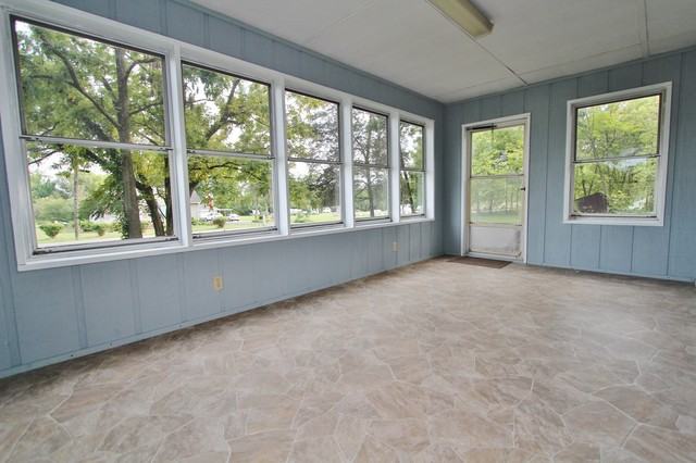 239 E Jackson St - Photo 3 of 16