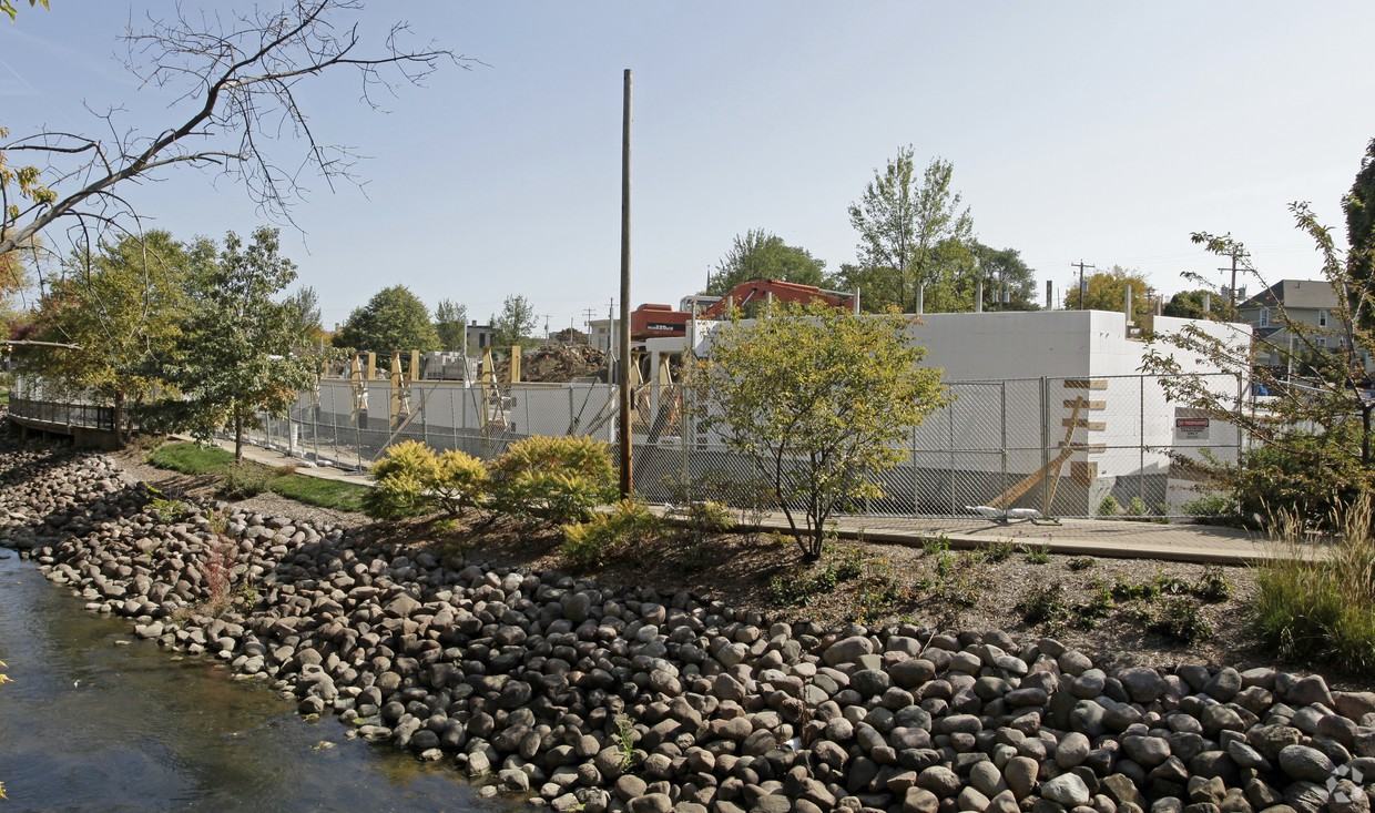 Waukesha Lofts Apartments 444 456 West Main Street, Waukesha, WI