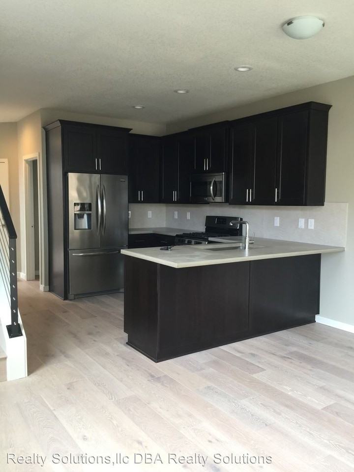 1565 NE 72nd Ave - Photo 3 of 27