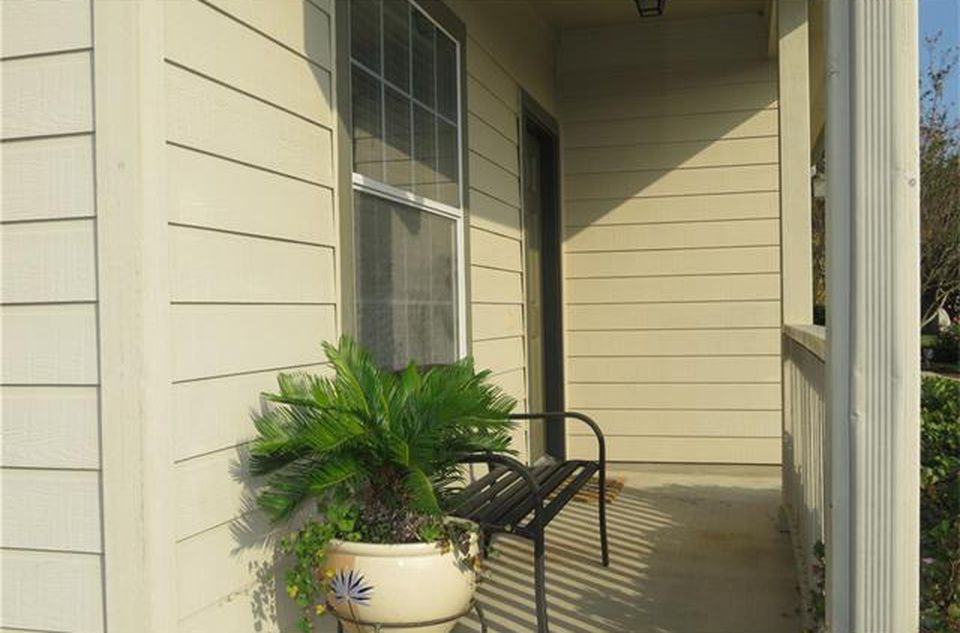 11606 Hereford St - Photo 2 of 10