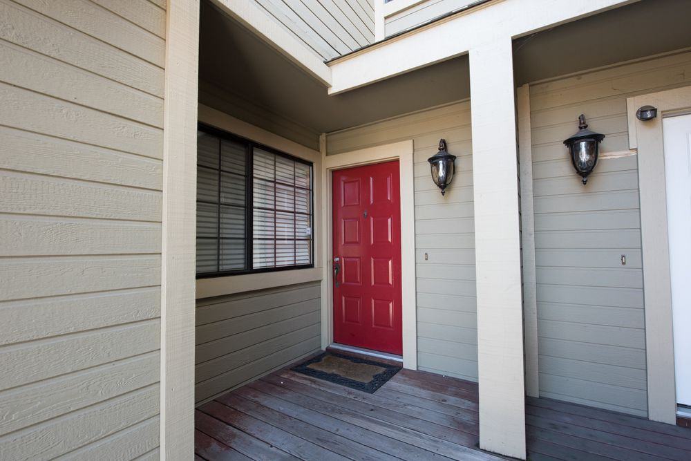 18027 Hillwood Ln - Photo 2 of 32