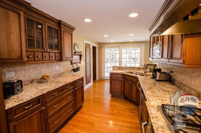 222 Grant Avenue - Photo 2 of 38