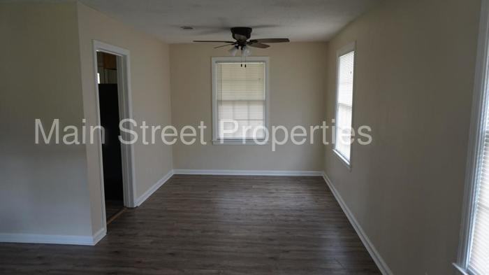 102 Morris Ave - Photo 3 of 15