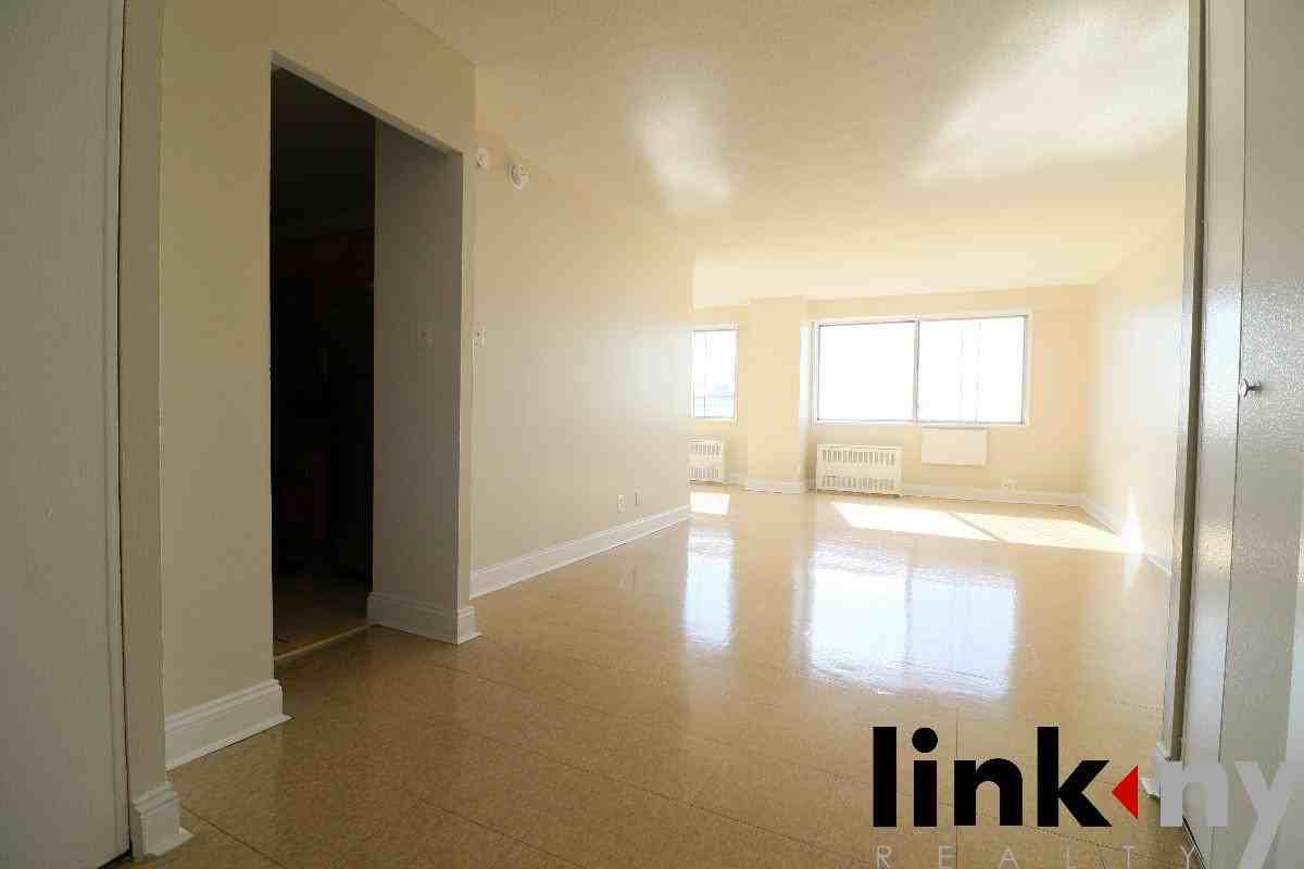40 E Sidney Ave #11E